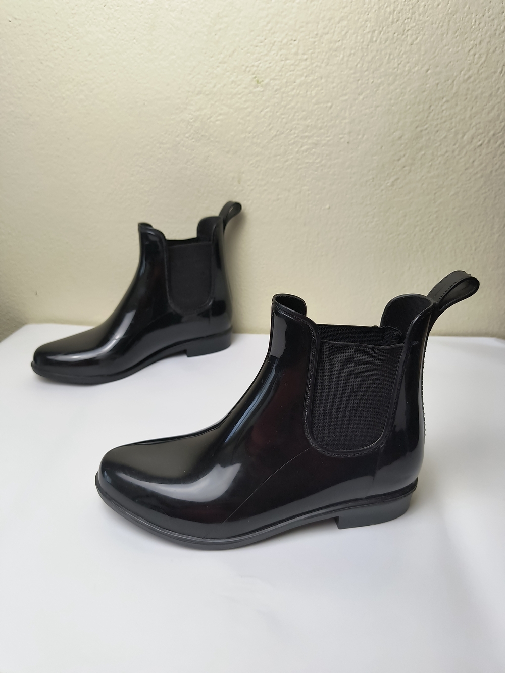 Black Glossy Chelsea Rain Booties Women's Size 7